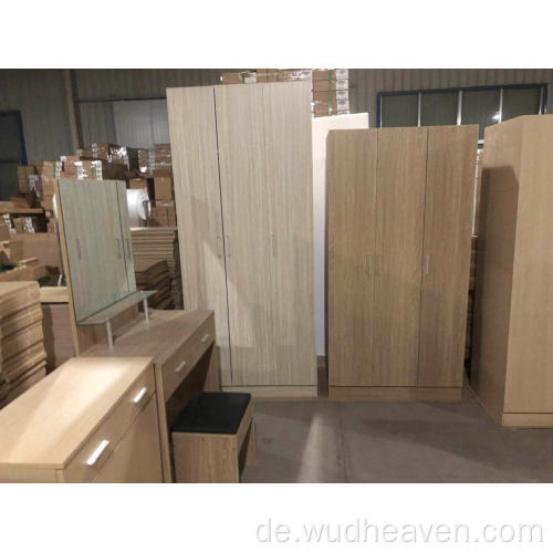 Kleiderschrank aus Holz mit Schiebetüren für Schlafzimmer